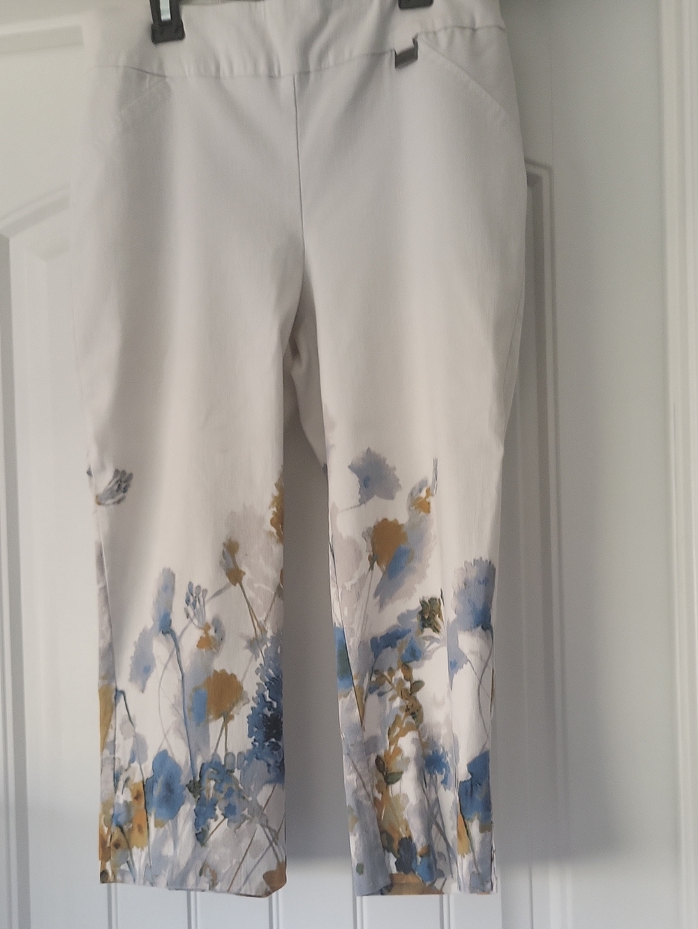 Women's Cream Floral Cropped Pants